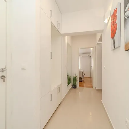 Grbic 1 By Interhome Apartman