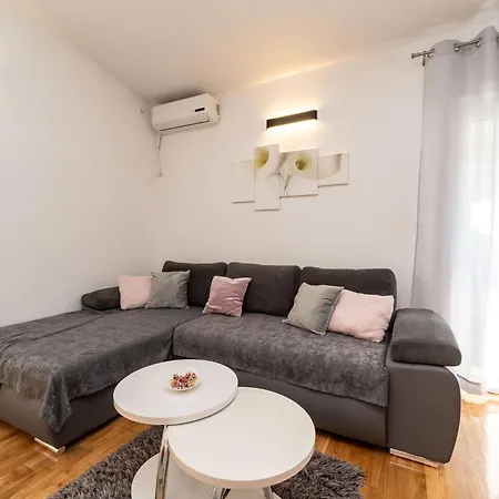 Grbic 1 By Interhome Apartman Privlaka