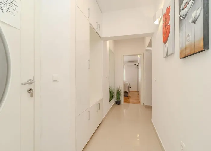 Grbic 1 By Interhome Apartman